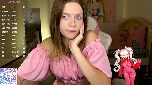 Snapshot of VibeQueenLucy chatting on October 19, 3:47 pm VibeQueenLucy online show from October 19, 3:47 pm