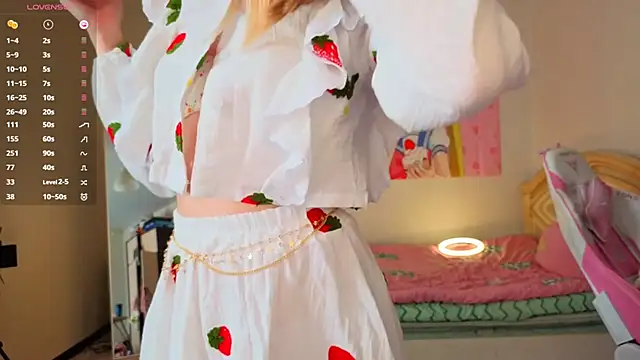 VibeQueenLucy online show from December 15, 9:58 am