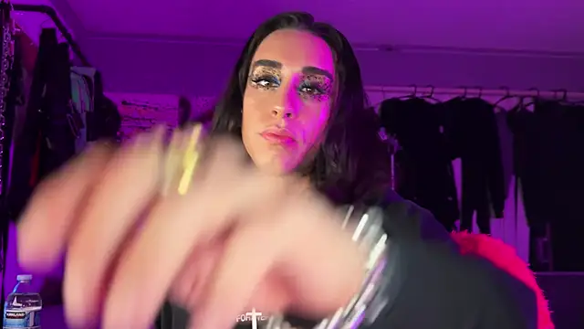 xoFrankie online show from November 28, 6:49 am