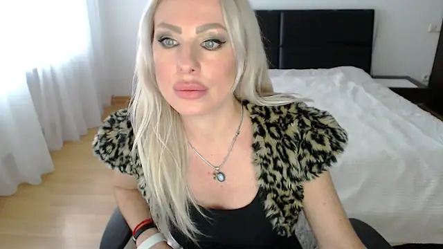 Tina Shines online show from October 30, 1:01 pm