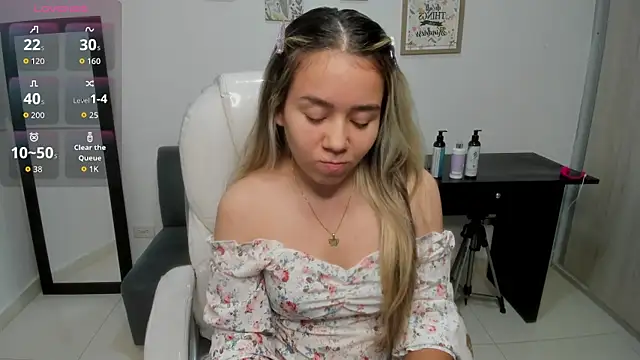 Aiilyn Ds online show from September 30, 9:48 am