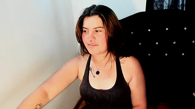 Snapshot of lizz_greys chatting on October 24, 7:10 pm lizz greys online show from October 24, 7:10 pm