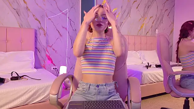 Red kytty6 online show from March 12, 3:53 am