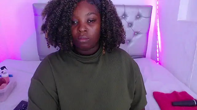 Snapshot of ebony_NeighborMoans chatting on October 2, 3:11 am ebony NeighborMoans online show from October 2, 3:11 am