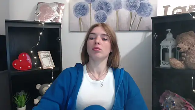 JuiceLips   online show from October 7, 2:43 pm