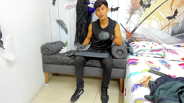 Snapshot of Holdme_Hot chatting on October 18, 4:04 am Holdme Hot online show from October 18, 4:04 am