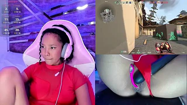 Snapshot of NovaLyn chatting on October 4, 4:51 am NovaLyn online show from October 4, 4:51 am
