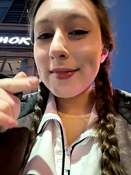 FroggyAnna online show from November 3, 2:32 pm