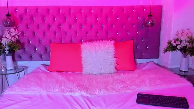 Snapshot of Scarlet_Monroee chatting on October 10, 3:44 am Scarlet Monroee online show from October 10, 3:44 am