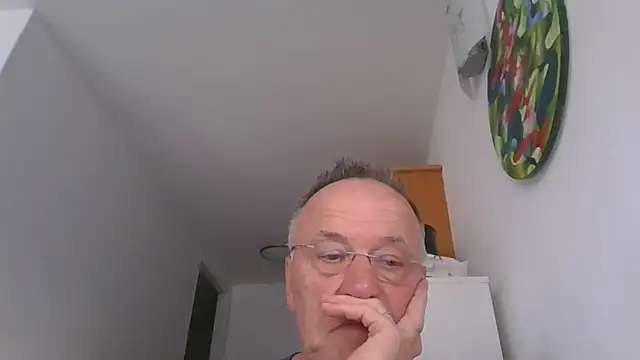 Snapshot of knodli chatting on September 18, 4:05 pm knodli online show from September 18, 4:05 pm