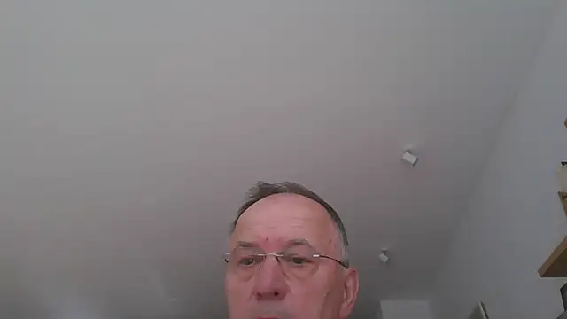 Snapshot of knodli chatting on October 1, 1:05 pm knodli online show from October 1, 1:05 pm