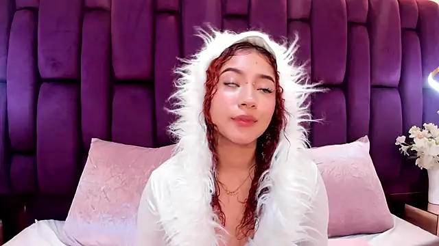 megannherrera online show from October 31, 12:20 pm