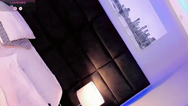 Ana Paaula23 online show from November 4, 9:20 pm