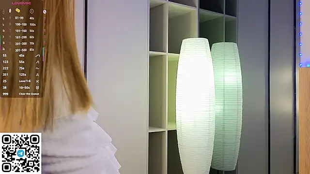 Quinavelle online show from February 25, 6:34 am