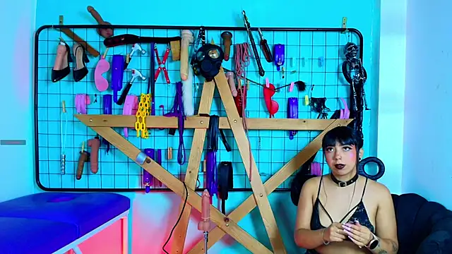 Mrmia bdsm extreme online show from December 3, 1:24 pm