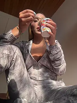 nikolevoshkie  online show from December 15, 8:58 pm