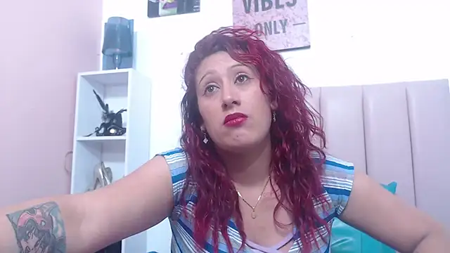 Chloe Wiild online show from December 2, 4:25 am