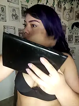 Snapshot of violetaa_castro chatting on October 15, 4:09 pm violetaa castro online show from October 15, 4:09 pm