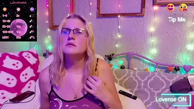 Snapshot of samanthamalichite chatting on September 15, 1:03 am samanthamalichite online show from September 15, 1:03 am