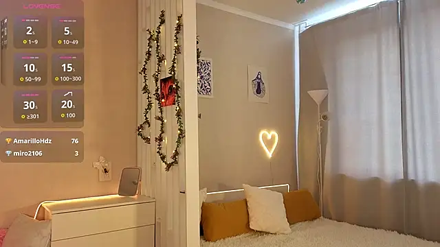 PurrrBerry online show from October 13, 6:27 am