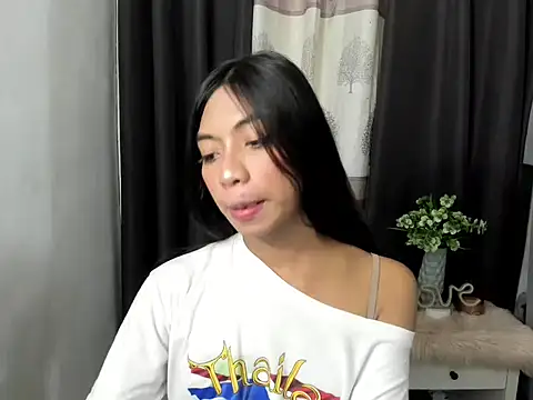 Snapshot of Kayra_Slut122 chatting on October 28, 4:18 am Kayra Slut122 online show from October 28, 4:18 am
