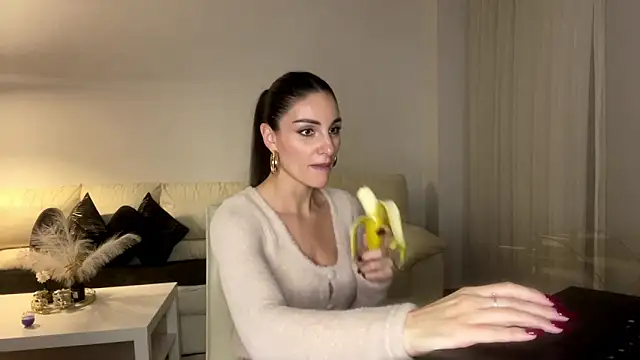 Snapshot of MargotDeVille chatting on October 20, 1:08 am MargotDeVille online show from October 20, 1:08 am