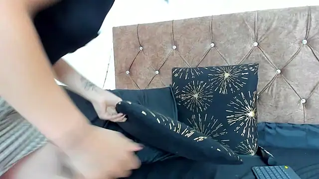 camila collins7 online show from November 25, 2:30 pm