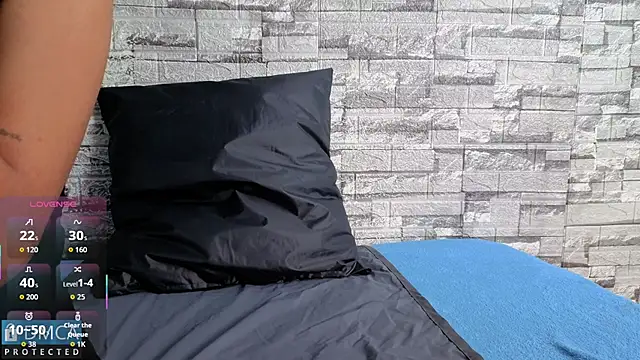 Kiara Zahiri   online show from December 1, 11:36 am