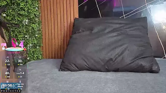 Kiara Zahiri   online show from October 31, 11:14 am