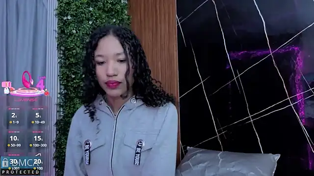 Snapshot of Kiara_Zahiri__ chatting on October 20, 11:02 am Kiara Zahiri online show from October 20, 11:02 am