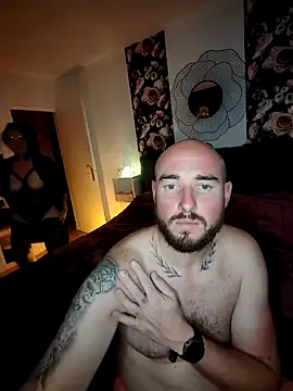 lesgoulues3055 online show from October 11, 9:06 pm