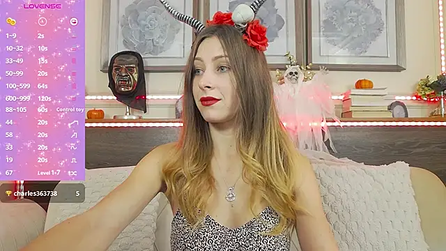 Snapshot of MuseDollX chatting on October 19, 7:05 pm MuseDollX online show from October 19, 7:05 pm