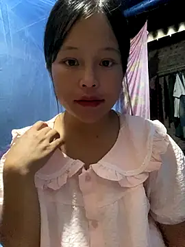 Snapshot of O_o_UwU_o_O chatting on October 11, 9:25 am O o UwU o O online show from October 11, 9:25 am