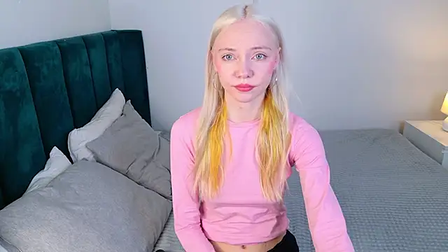 Snapshot of NyxBlonde chatting on September 18, 1:31 pm NyxBlonde online show from September 18, 1:31 pm