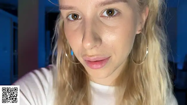 ElysiaXo online show from December 1, 11:18 pm