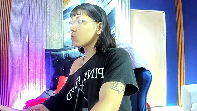 Snapshot of christina_vamp1 chatting on October 5, 1:49 pm christina vamp1 online show from October 5, 1:49 pm