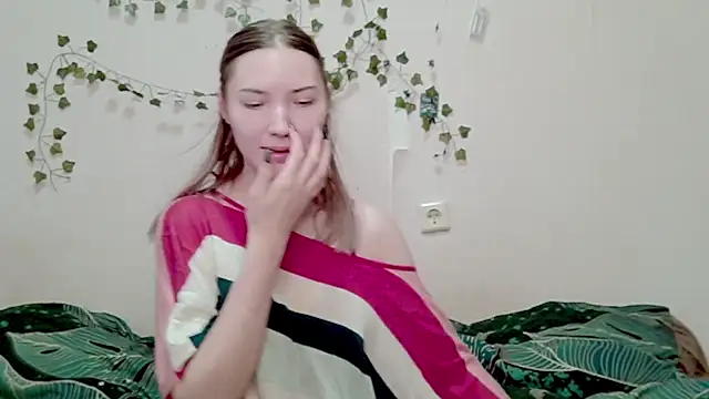  kikiclark   online show from December 3, 11:45 am