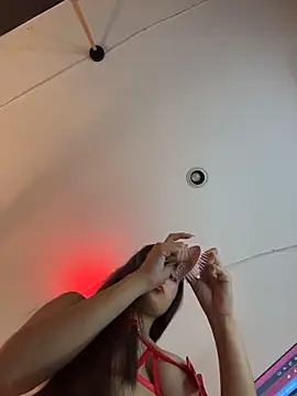 Juanita-Diaz online show from January 6, 8:45 pm