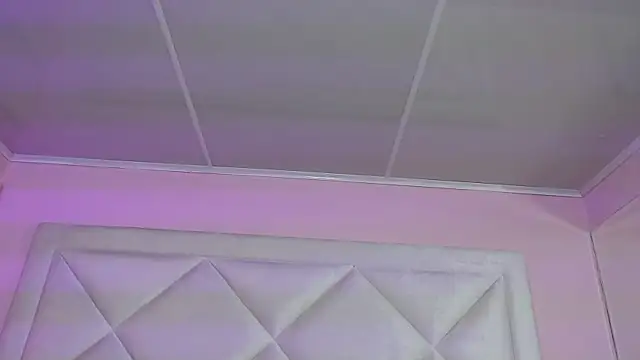 Miaa Smithh   online show from October 27, 12:22 pm