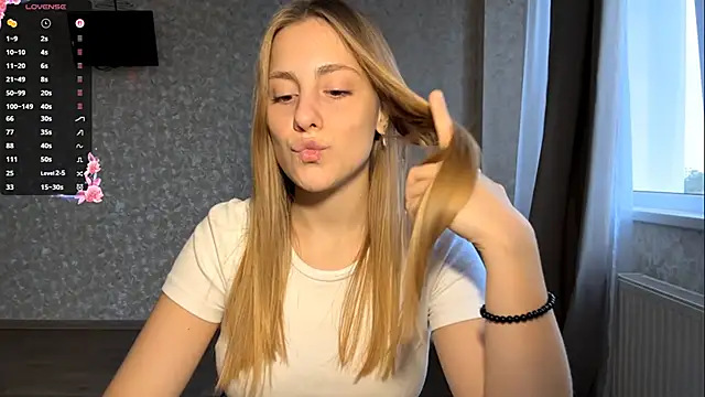 DreamyOlivia online show from September 29, 1:38 pm