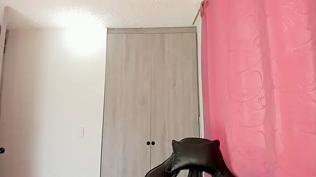 lyanna cb online show from December 17, 1:26 pm