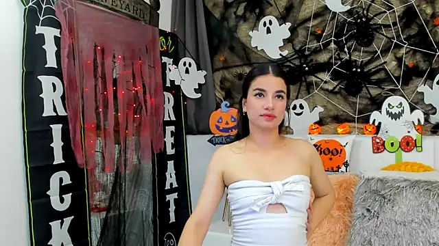 Snapshot of MiaDunoff chatting on October 4, 10:58 pm MiaDunoff online show from October 4, 10:58 pm