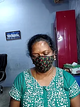 Snapshot of umashreetamil chatting on October 13, 1:41 am umashreetamil online show from October 13, 1:41 am