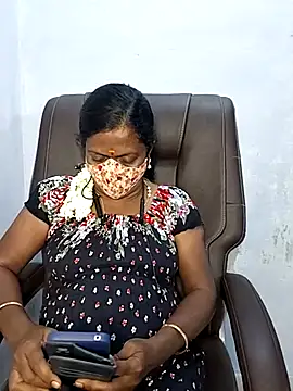 Snapshot of umashreetamil chatting on October 10, 4:56 pm umashreetamil online show from October 10, 4:56 pm
