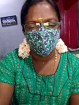 Snapshot of umashreetamil chatting on September 28, 1:23 am umashreetamil online show from September 28, 1:23 am
