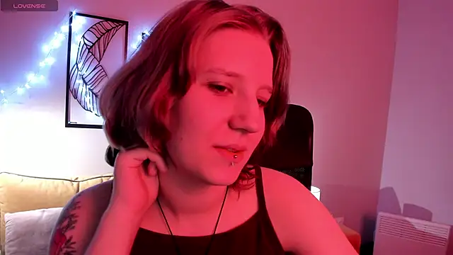 Snapshot of Hailey_Foxy chatting on October 19, 9:33 am Hailey Foxy online show from October 19, 9:33 am