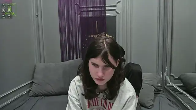 Snapshot of ViviaraNGendy chatting on October 31, 3:38 pm ViviaraNGendy online show from October 31, 3:38 pm