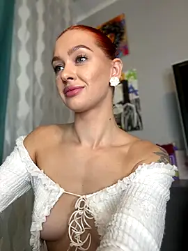 Snapshot of LittleFox___ chatting on September 27, 7:26 am LittleFox online show from September 27, 7:26 am