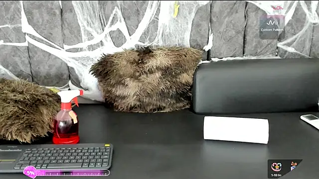 Snapshot of Rowan_Mills chatting on October 12, 8:44 pm Rowan Mills online show from October 12, 8:44 pm