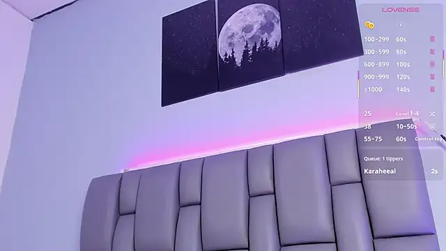 Niicolle Evanss online show from October 23, 8:15 pm